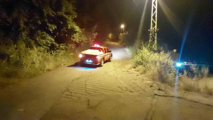 Evinin Önünde Ateş Yaktı, Ekipler Alarma Geçti
