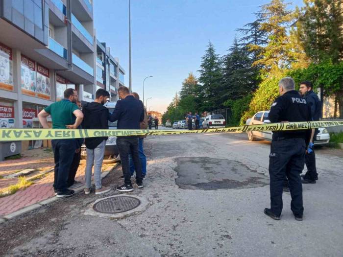 Kendisini Vuran Şahsı Aynı Silahla Vurdu