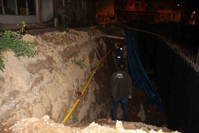 Toprak Kaymasında Ana Doğalgaz Borusu Zarar Görünce Faciadan Dönüldü