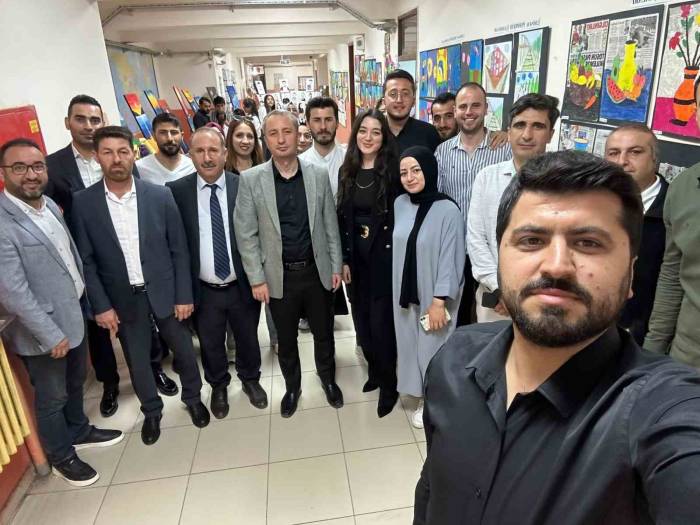 Ağrı’da Öğrencilerin Eserlerinin Yer Aldığı Yıl Sonu Sergisi Açıldı
