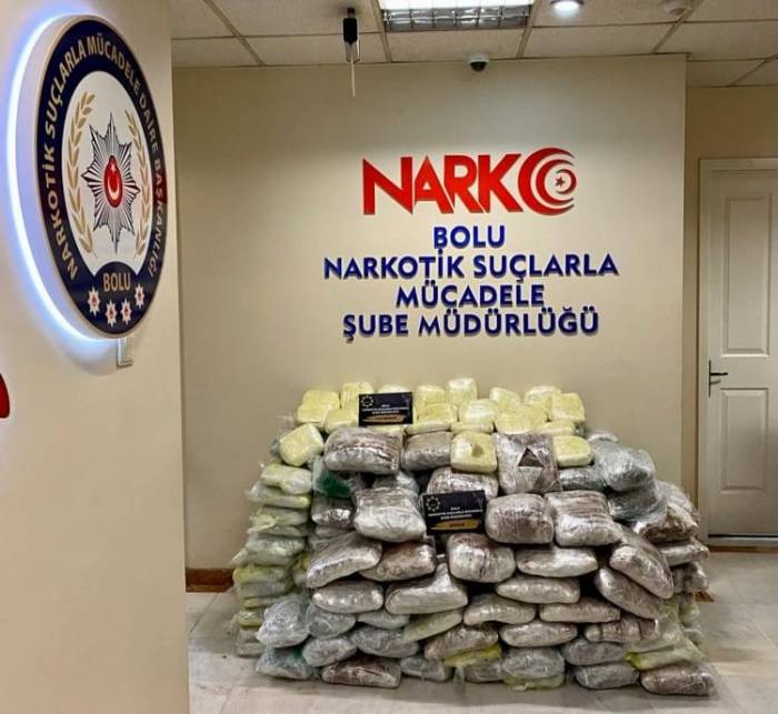 Araç Dolusu Uyuşturucu Yakalandı: 4 Şahıs Tutuklandı