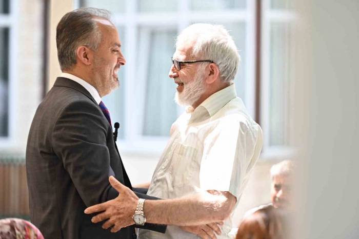 Başkan Aktaş’dan Huzurevi Sakinlerine Moral Ziyareti