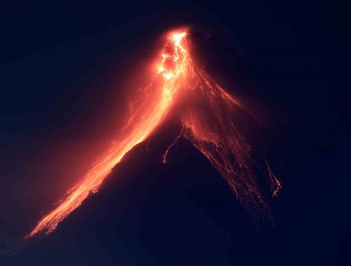 Mayon Yanardağı Çevresinde 13 Bin Kişi Tahliye Edildi
