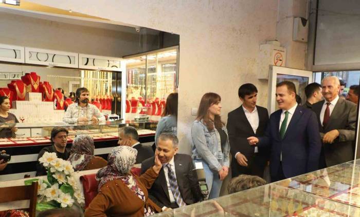 İçişleri Bakanı Yerlikay’a Hakkari’de Sevgi Seli