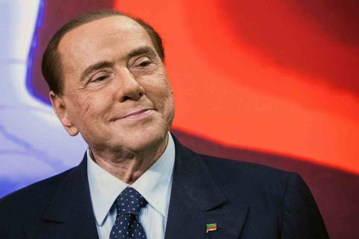 İtalya’nın Eski Başbakanı Berlusconi Hayatını Kaybetti