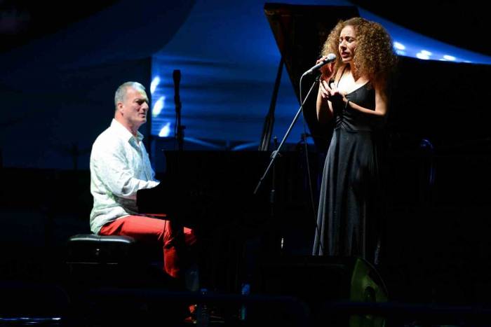 Ormanda Caz Müzikle Keyifli Gece