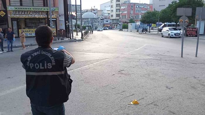 Sokakta Silahlı Saldırıya Uğrayan Şahıs Ağır Yaralandı