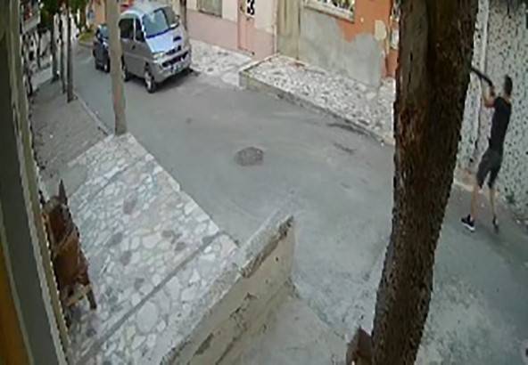 İzmir’de Pompalı Tüfekle Saldırı Kamerada