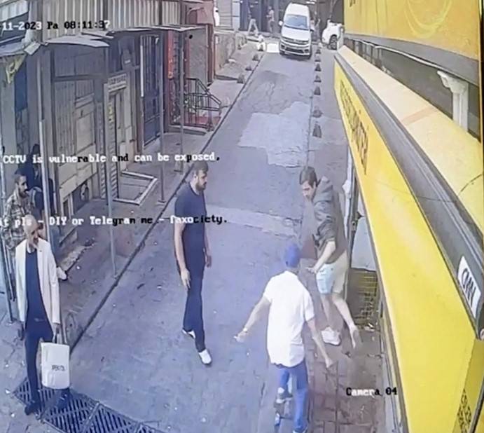 Taksim’de Bıçaklanan Rus Turistin 3 Kişilik Gruba Sataştığı Ortaya Çıktı