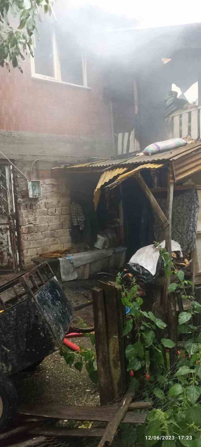 Bacada Yakılan Gazete Yangına Sebep Oldu