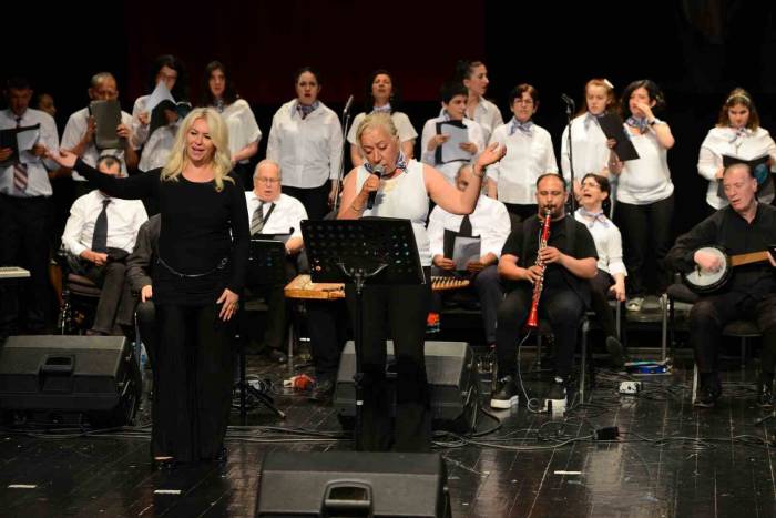 Bizim Ev Katılımcılarından Renkli Gösteri