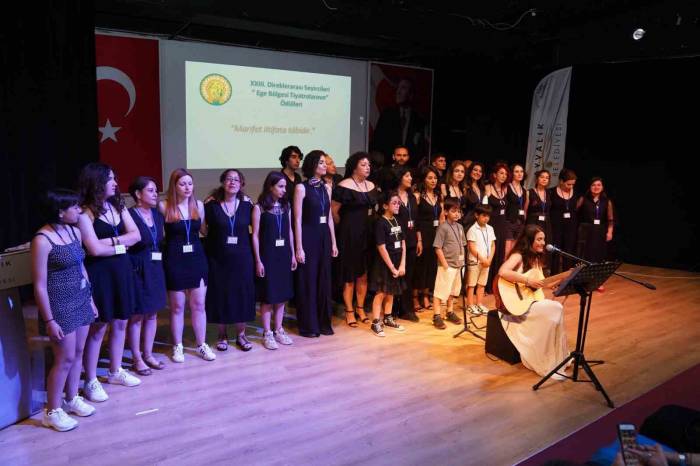 Ayvalık Belediye Tiyatrosu’na İki Ödül Daha Geldi.