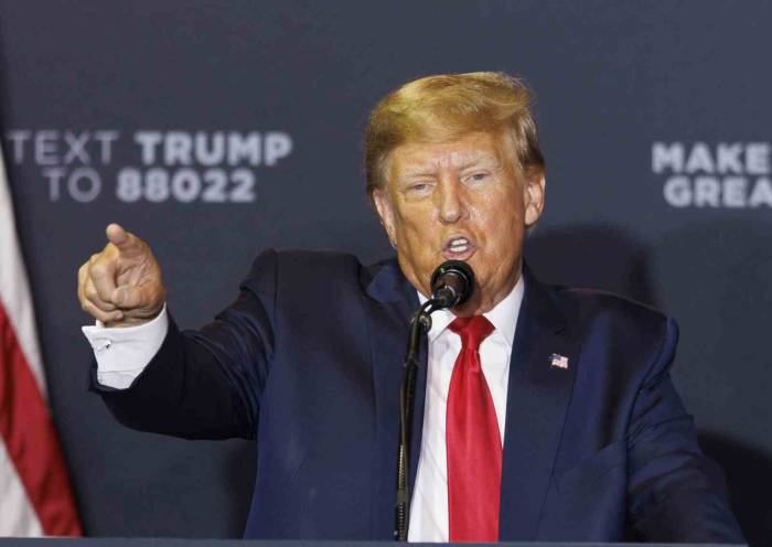 Trump, “gizli Belgeler” Soruşturmasında 37 Suçlamayla Karşı Karşıya