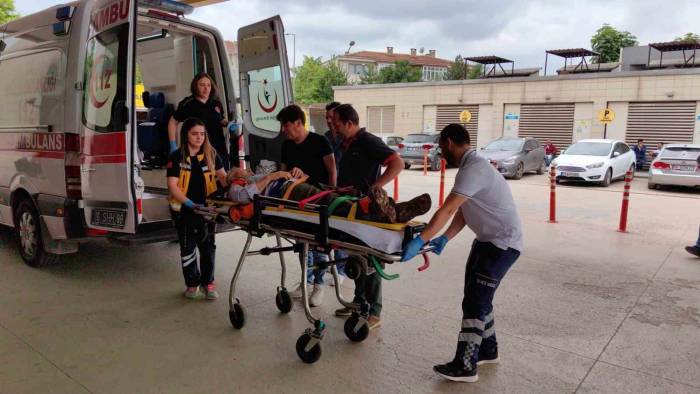 Durdurmak İstediği Traktörünün Altında Kaldı