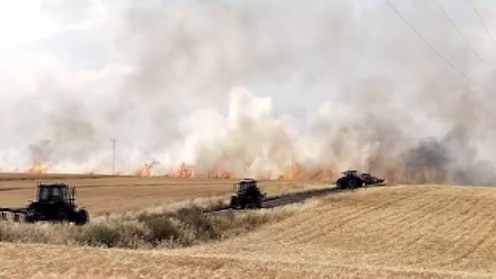 Diyarbakır’da Yaklaşık Bin Dönümlük Buğday Tarlası Küle Döndü