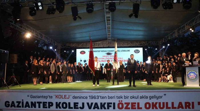 Gaziantep Kolej Vakfı’nda Mezuniyet Heyecanı