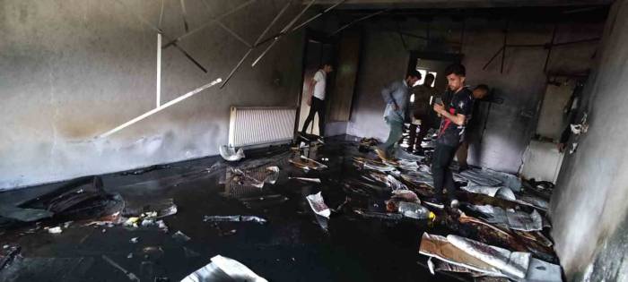 Hacda Olan Vatandaşın Evi Yandı