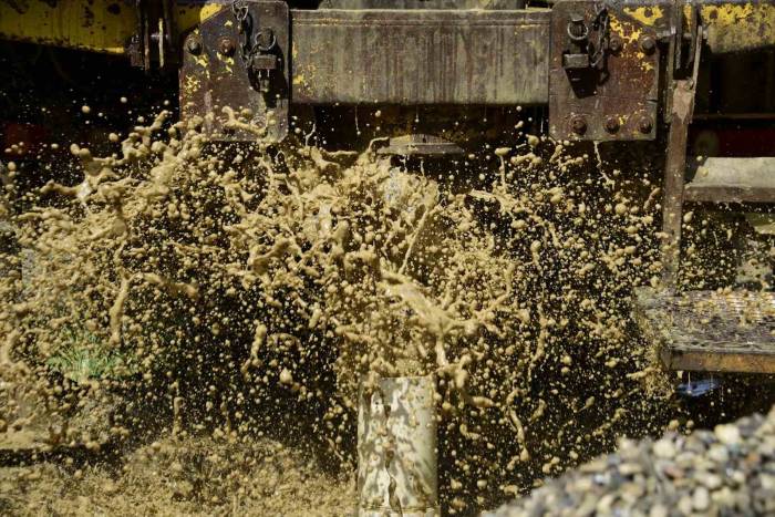 Uzun Yıllardır Yaşadıkları Su Sorunu Sona Erdi: Yerden Fışkıran Suyu Heyecanla İzlediler