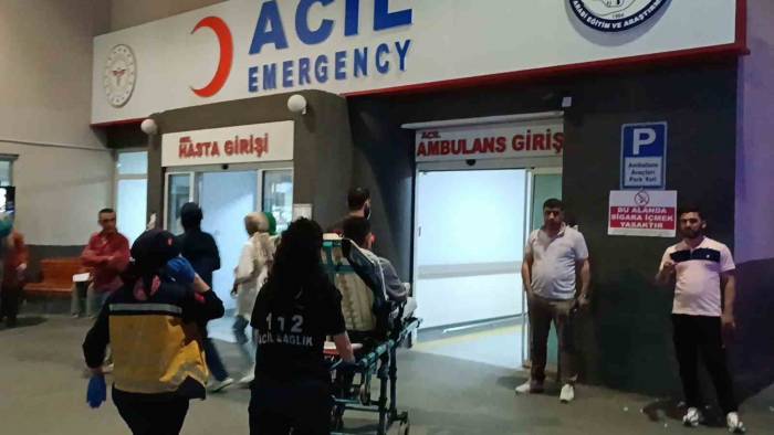 17 Yaşındaki Genç Sokak Ortasında Önce Darp Edildi Ardından Bıçaklandı