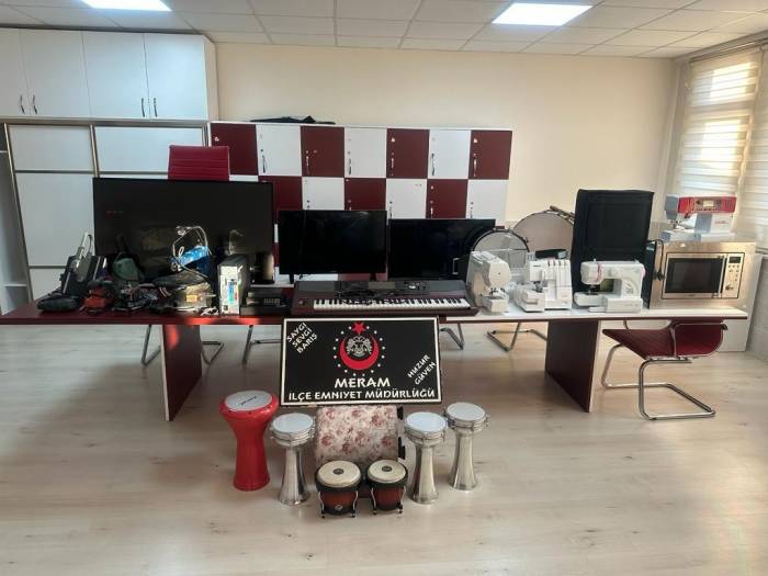 Özel Öğrencilerin Malzemelerini Çalan Hırsızlar Okula Taksi İle Gelmiş