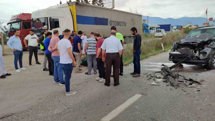 Jip Tıra Arkadan Çarptı 1 Yaralı