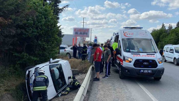 Otomobil Şarampole Devrildi: 1 Yaralı