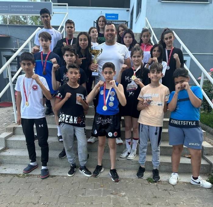 Salihli Halk Eğitim’den, 5 Altın, 5 Gümüş, 2 Bronz Madalya