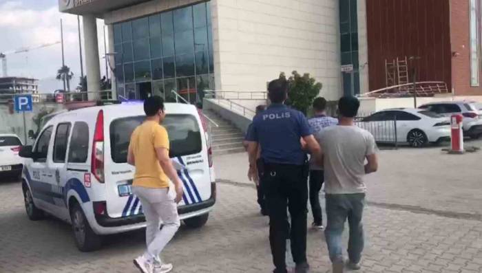 Deprem Bölgesinden 150 Bin Tl’lik Hırsızlık Yapan 3 Şüpheli Yakalandı