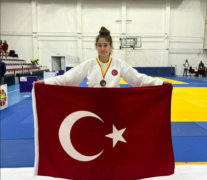 Vanlı Sinem Aydın Makedonya’dan Bronz Madalyayla Döndü