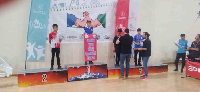 Özalpli Öğrenci Türkiye Üçüncüsü Oldu