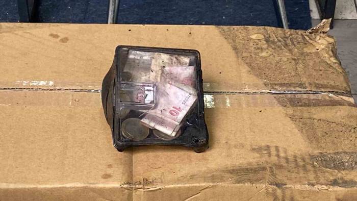 Pizza Dükkanı Küle Döndü, Sadaka Kutusundaki Paralar Zarar Görmedi