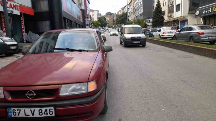 Motosiklet Otomobille Çarpıştı: 1 Yaralı