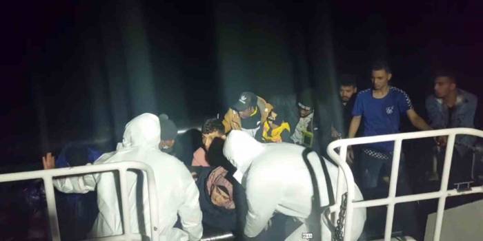 Ayvalık Açıklarında 33 Düzensiz Göçmen Kurtarıldı