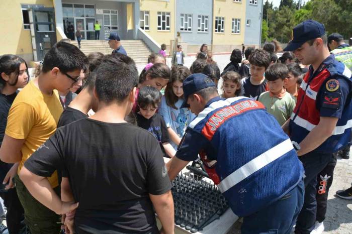 Bigadiç’te Öğrenciler İle Jandarma İle Buluştu