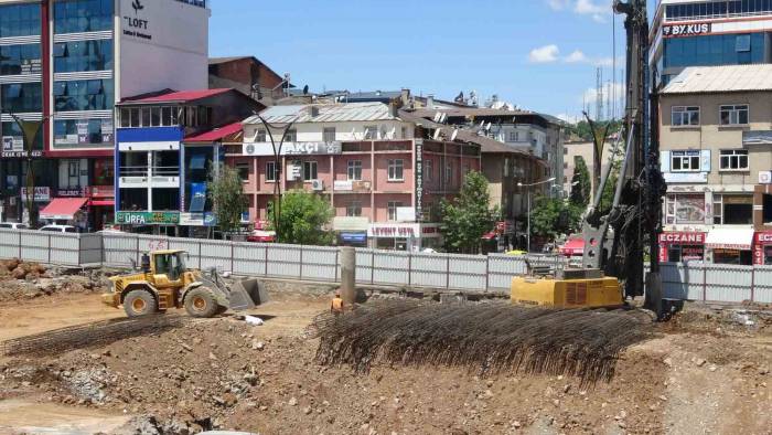 Bingöl’de Kent Meydanı Projesi Devam Ediyor