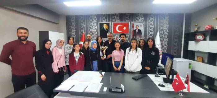 Eleşkirt Gençlik Spor Halk Oyunları Ekibi Ağrı Şampiyonu Oldu