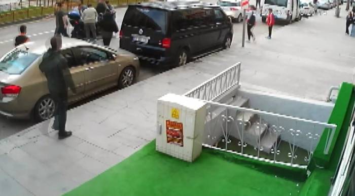 Motosiklet Kazası Saniye Saniye Güvenlik Kamerasında