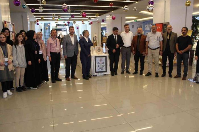 Hüsn-ü Hat Ve Kaligrafi Sergi Açılışı Gerçekleştirildi