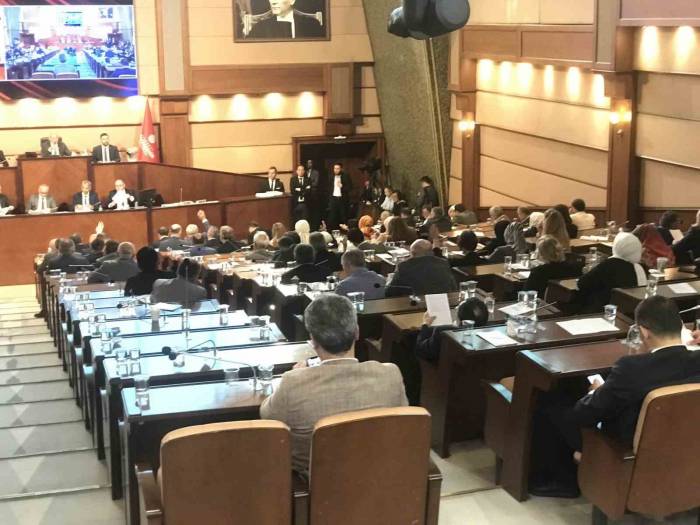 İstanbul Büyükşehir Belediye Meclis Toplantısında İmamoğlu’na Eleştiri