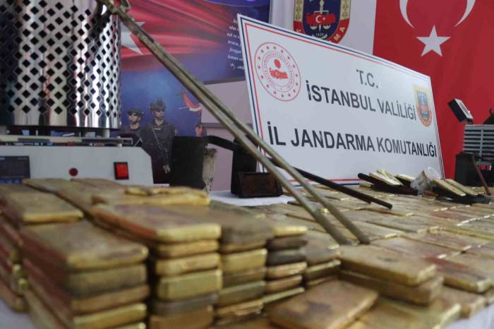 Jandarmanın Operasyonunda Ele Geçirilen 300 Kilogram Sahte Külçe Altın Sergilendi