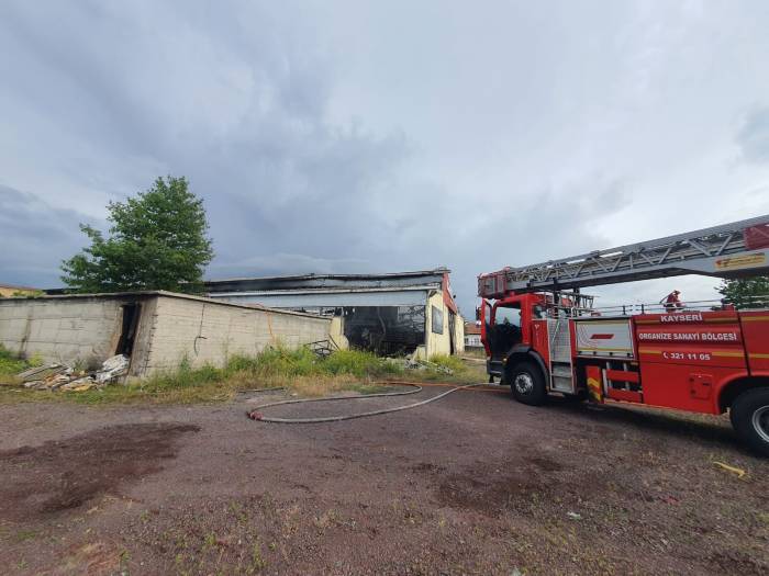 Kayseri’de Fabrika Yangını: Ekiplerin Müdahalesi Sürüyor