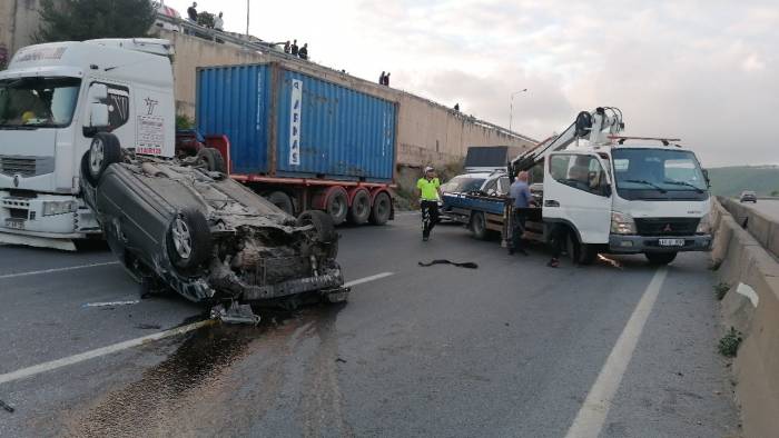 Bariyere Çarpıp Takla Atan Otomobil Karşı Şeride Geçti: Sürücünün Burnu Bile Kanamadı