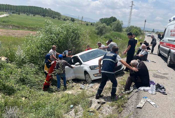 Kütahya’da Trafik Kazası: 2 Ölü, 4 Yaralı