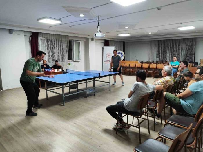 Sarıgöl’de Masa Tenisi Turnuvası Büyük İlgi Gördü