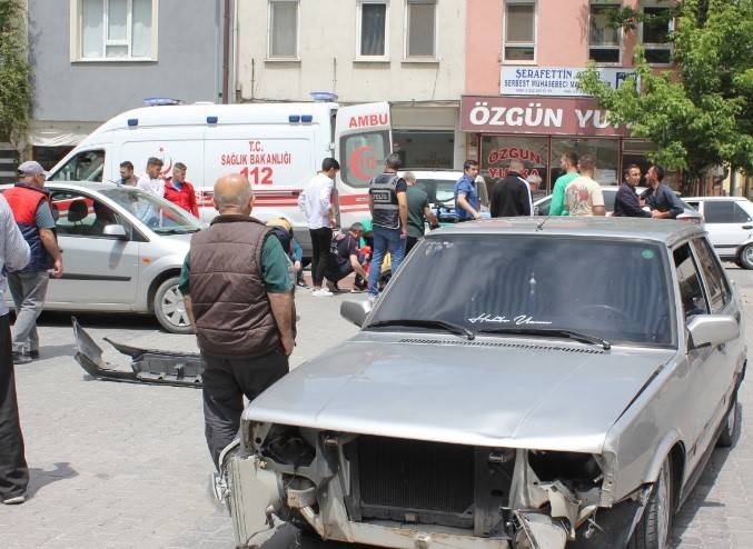 Tavşanlı’da Trafik Kazası, 2 Yaralı