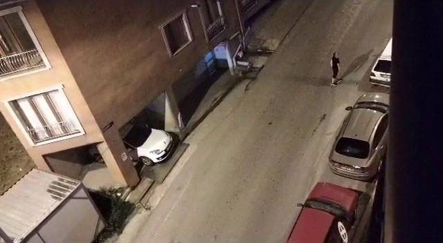 Önce Evleri Taşladı Sonra Arabalara Saldırdı