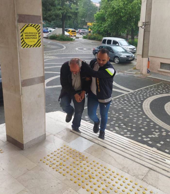 Kendisini Bıçaklayan Oğlunu Tüfekle Vurup Yaraladı