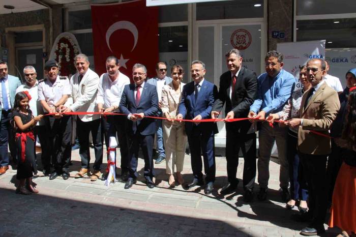 Aydın’da Roman Kadınlara Yönelik El Sanatları Atölyesi Açıldı