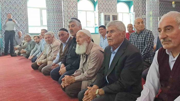 Adilcevaz’da Hacı Adayları Kutsal Topraklara Uğurlandı