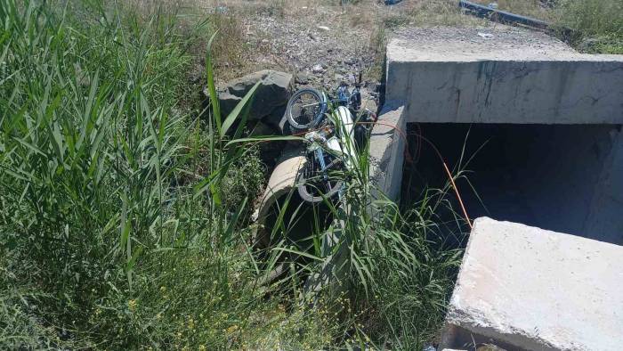 Gediz’de Motosiklet Kazası, 2 Yaralı